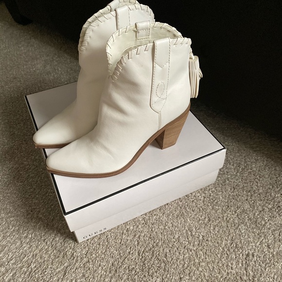 guess white boots